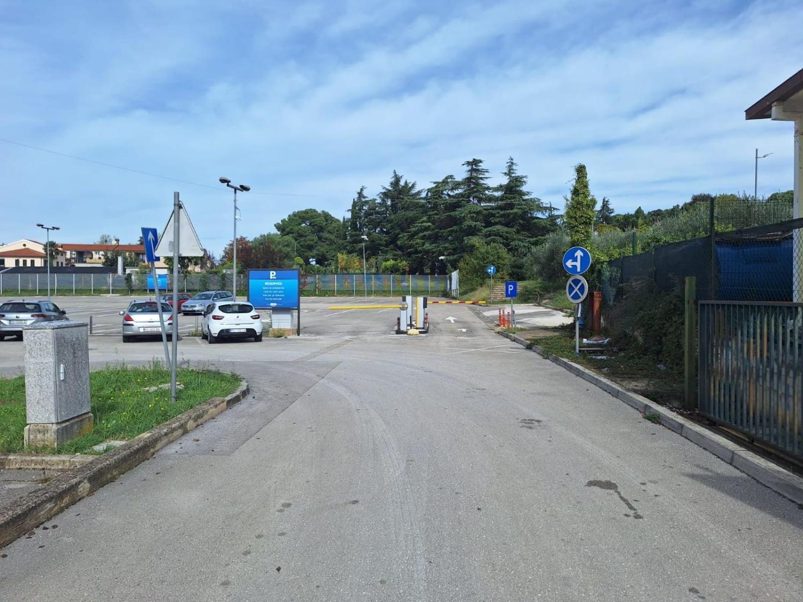 Eva - Storia Parentina Apartment Porec Bagian luar foto