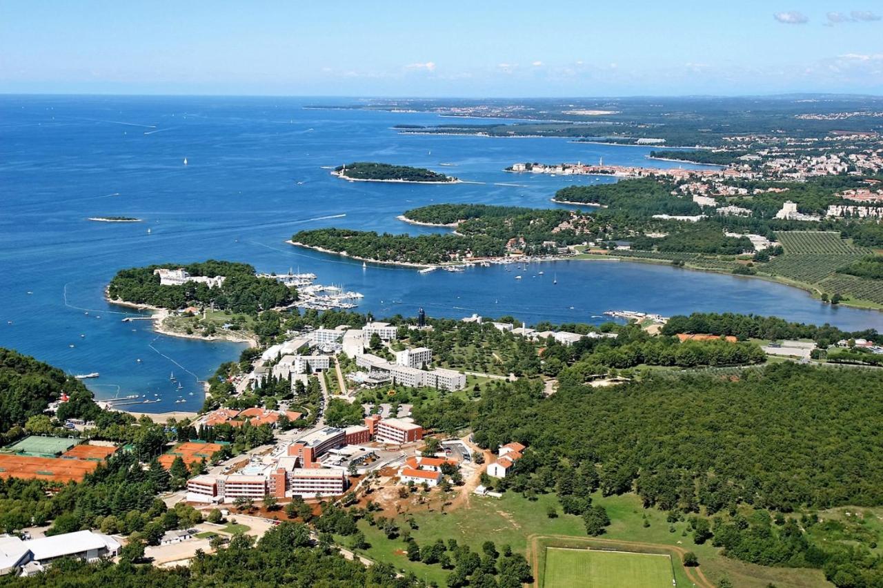 Eva - Storia Parentina Apartment Porec Bagian luar foto